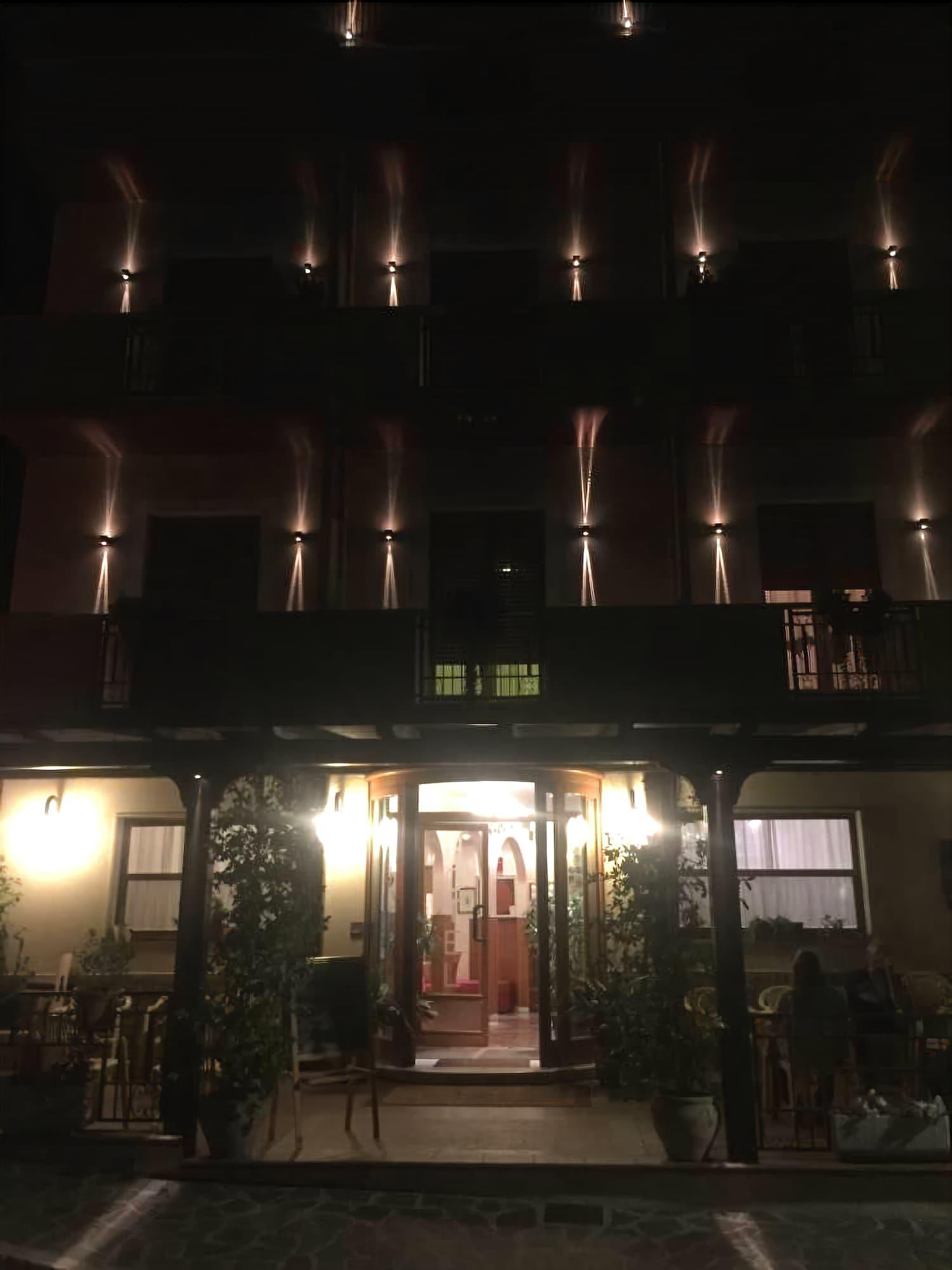 Hotel Viola 卡拉马尼科泰尔梅 外观 照片
